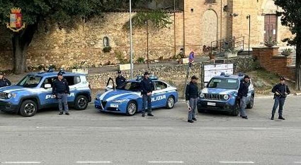 controlli antidroga a Loreto, tensione tra polizia e albanesi