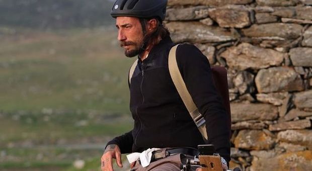 Vittorio Brumotti, lutto social per lo stuntman ed inviato di Striscia