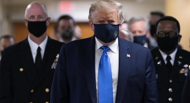 Coronavirus, Trump cede e indossa la mascherina. Nel mondo ieri oltre 228mila positivi: nuovo record