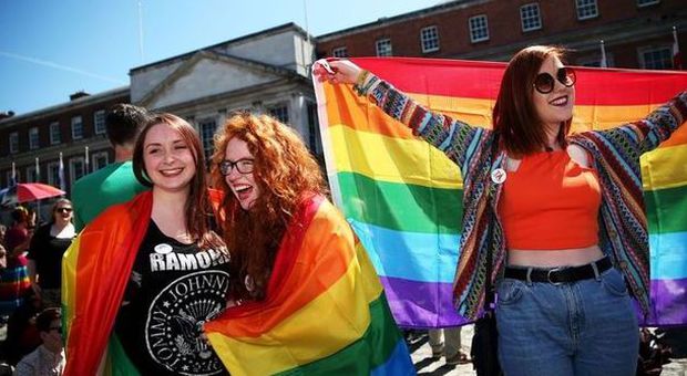 Matrimoni gay, l'Irlanda dice sì col 62%: svolta nei diritti civili nel Paese cattolico