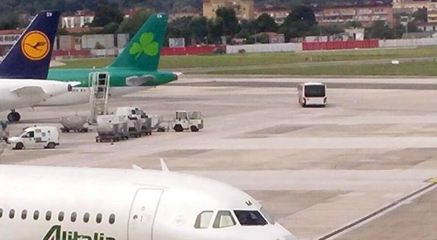 Maltempo a Napoli, forti disagi a Capodichino: 6 aerei dirottati altrove