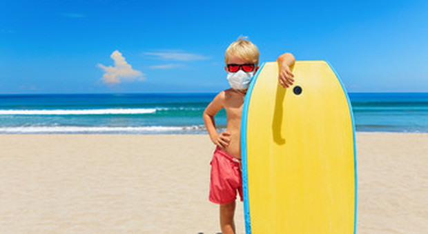 Coronavirus, in spiaggia con l'autocertificazione e per i bambini i controlli per «moderate attività ludiche»