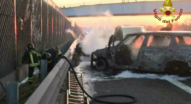 Rapina a portavalori sull'A1 tra Modena e Bologna: tir in fiamme, coinvolte diverse auto
