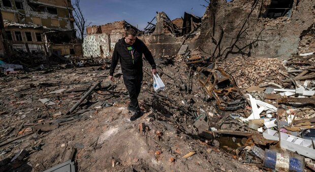 Ucraina, il sindaco: «Mariupol come Auschwitz, forni crematori per distruggere i corpi»