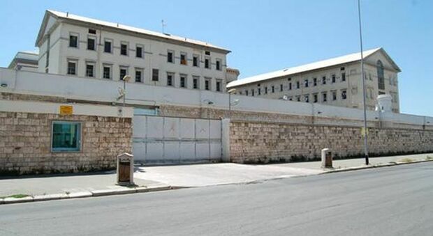 Presunte torture nel carcere di Bari, un agente si scusa. Ecco cosa ha detto