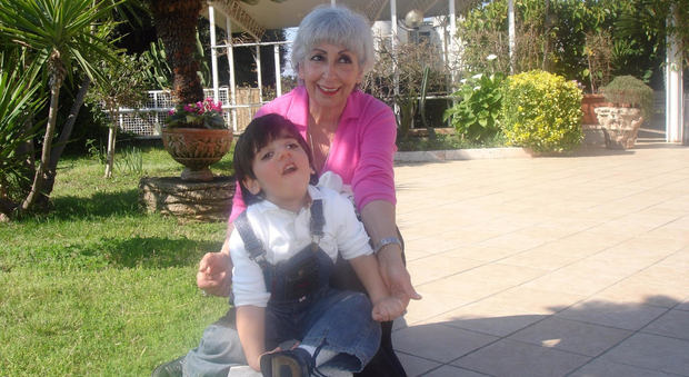 «Io, pensionata, con un bimbo disabile in affido: nove anni d'amore e di miracoli»