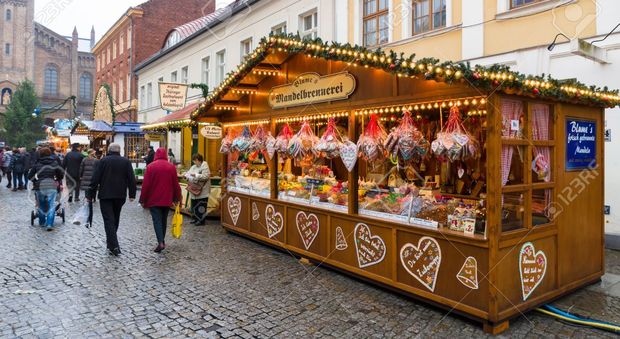 Germania, pacco bomba al mercato di Natale: evacuato dalla polizia