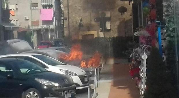 Auto a gas in fiamme in via Croce, mattinata di paura ad Agropoli