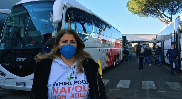 Whirlpool Napoli, lavoratori in partenza per Roma: «Non c’è più tempo, bisogna agire»