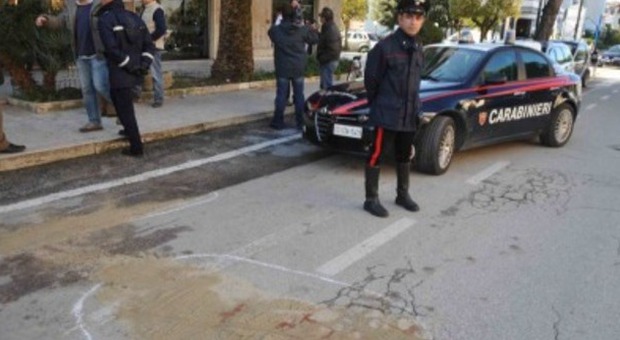 Auto di 4 rom in fuga travolge un'altra macchina: un morto, 5 feriti