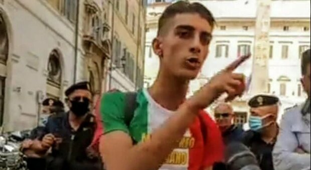 No Green pass, perquisito l'ideatore dei cortei di Milano: ha 19 anni, indagato per istigazione a delinquere