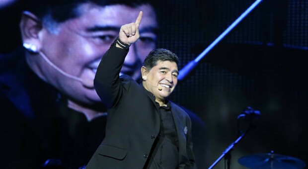 Maradona quando gli fu conferita la cittadinanza onoraria a Napoli