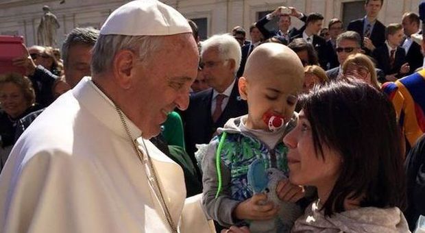Addio a Checco, ucciso a 4 anni da un tumore: la sua storia commosse anche papa Francesco - Leggi