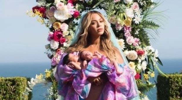 Beyoncé mamma bis, ecco la foto con i due gemellini a un mese dalla nascita