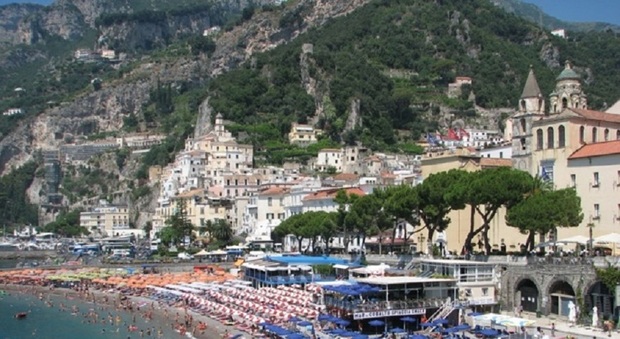 Lidi sequestrati, tensione ad Amalfi: turisti verso la disdetta dei contratti