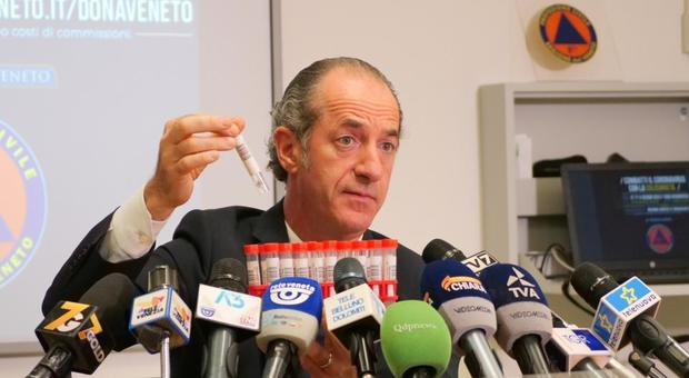 Luca Zaia contro i gilet arancioni: «Negare il virus è come chi nega la Shoah: commette un reato»