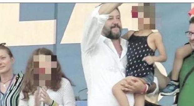 Salvini abbraccia Greta sul palco di Pontida, ma la mamma della piccola è brindisina