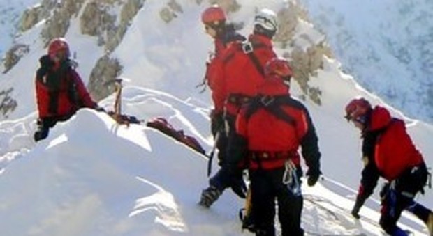 Sci-alpinista muore precipitando da una cascata di ghiaccio sul Sella