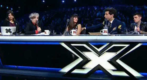 Morgan show a X Factor: «Non trattatemi come un pagliaccio...». E fa un gestaccio