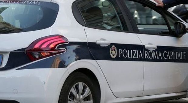 Roma, scontro tra auto e furgone sulla Tiburtina: grave ragazzo di 22 anni