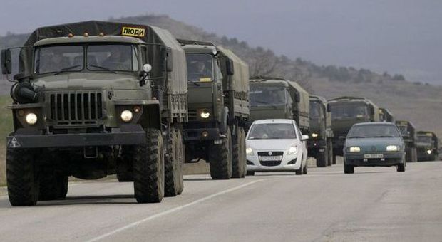 Colonne di camion militari a Simferopoli