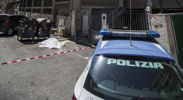Roma, omicidio-suicidio a Monteverde: soffoca la moglie con un sacchetto di plastica e si butta dal quinto piano