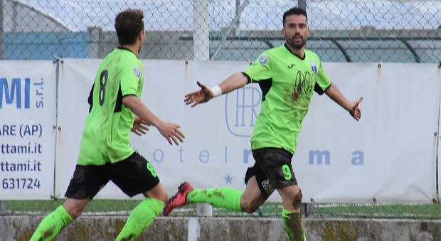 Guido Galli dopo il gol segnato domenica scorsa in Monticelli-Vis Pesaro 1-0