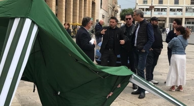 Lecce, aggressione a un gazebo della Lega: ferita una 17enne