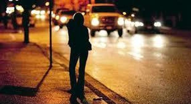 Sfruttamento della prostituzione e minacce: 28enne in manette