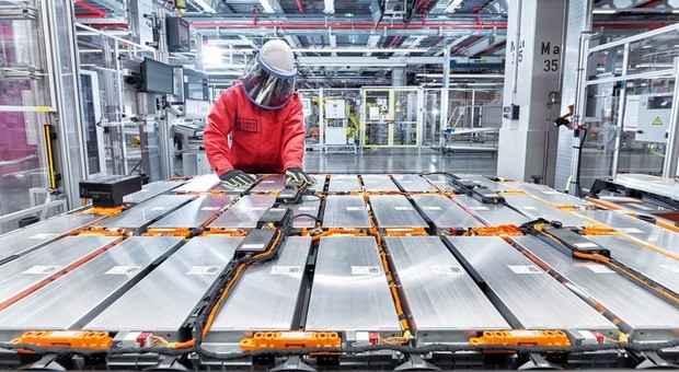 Una fabbrica di batterie per auto elettriche