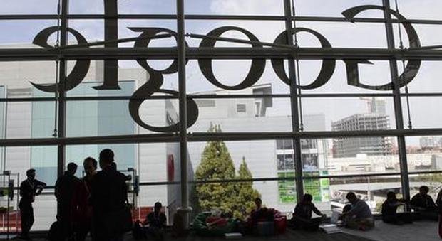 Google dovrà rivelare l'identità degli autori delle false recensioni: la svolta arriva dall'Olanda