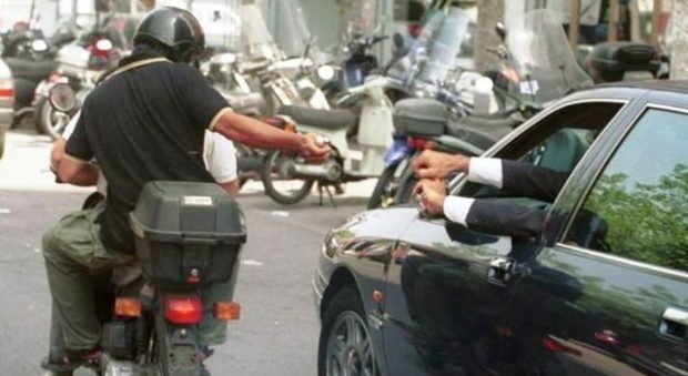 Napoli, rapinò Rolex da 5mila euro: le indagini fanno arrestare un 31enne