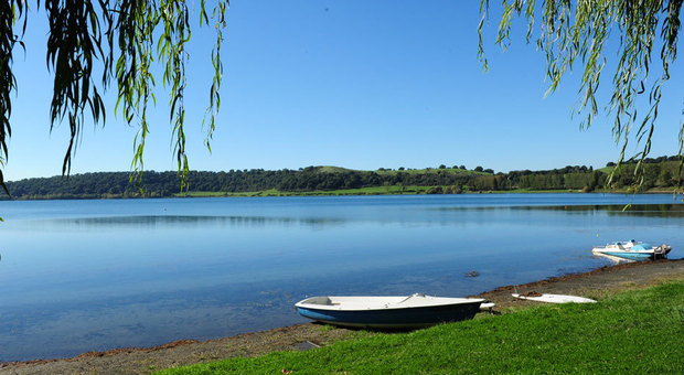 Martignano, lago riaperto oggi e domani dalla parte di Campagnano: dal 15 si entra tutti i giorni