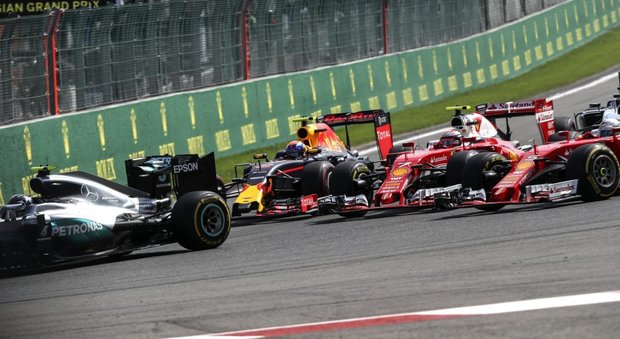 Gp Belgio, contatto tra le due Ferrari al via: vince Rosberg, Vettel sesto e Raikkonen nono