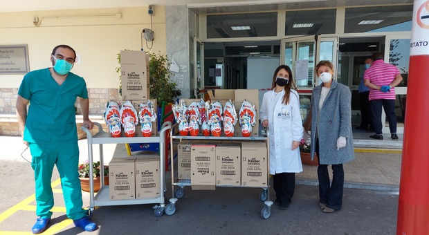 Napoli, Afina dona in beneficenza 100 uova pasquali ai bimbi e 7 tonnellate di cibo ai conventi