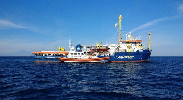 Sea Watch forza il blocco ed entra in acque italiane: cosa succederà secondo il decreto sicurezza