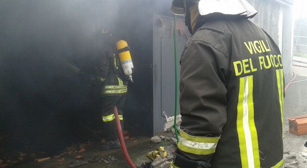 Incendio di un garage in località Arola a Vico Equense