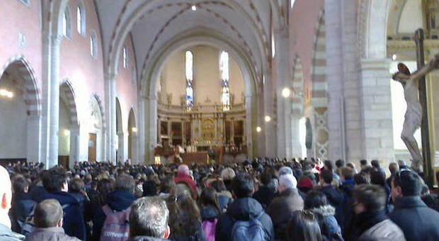 Un momento del funerale in Cattedrale a Vicenza