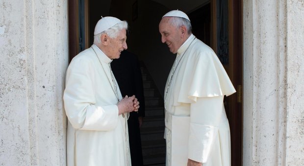Benedetto XVI: «Il pontificato di Francesco è in continuità con il mio, no a stolti pregiudizi»
