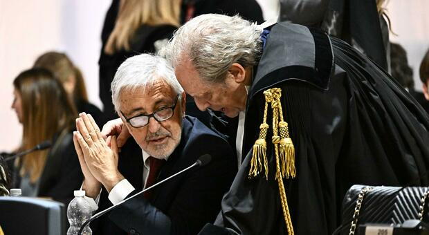 Ponte Morandi, l'ex ad di Aspi Castellucci in tribunale: «Mi sento responsabile ma non colpevole del crollo»
