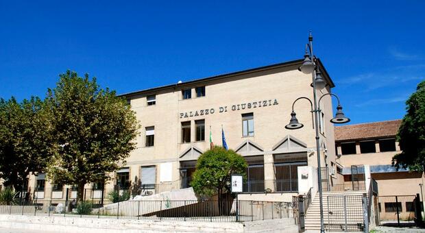 Assolto per i maltrattamenti, la moglie si era inventata tutto: le lesioni simulate dopo un intervento al naso