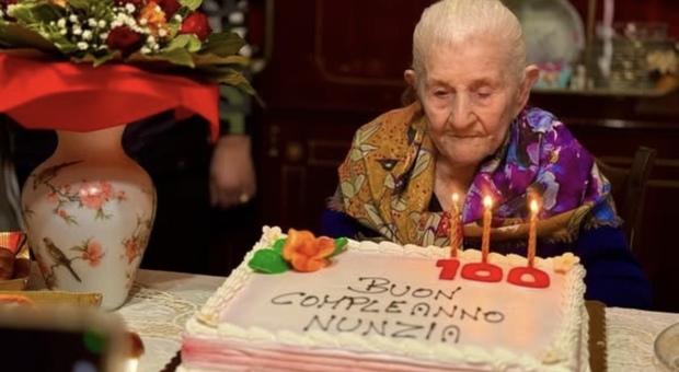 Sarno, i cento anni della zia Nunzia: gli auguri del sindaco Sarno, i cento anni della zia Nunzia: gli auguri del sindaco