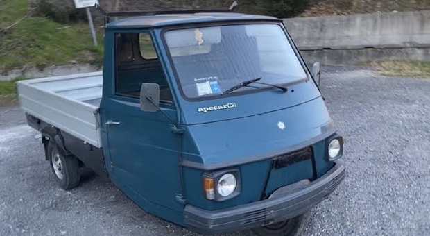 Droga nascosta in un Apecar abbandonato, 36enne a processo per spaccio