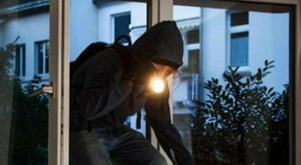 Raffica di furti nella frazione di Mezzavia, i residenti inviano una petizione al sindaco con 130 firme