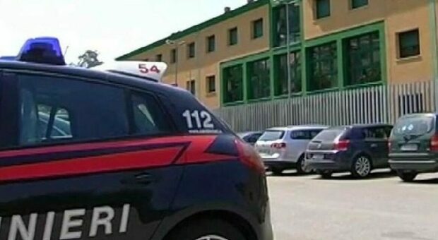 Sala Consilina, spaccio di droga e violenze in un bar: due arresti