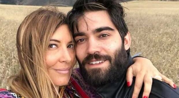 Selvaggia Lucarelli sposerà Lorenzo Biagiarelli: «Gliel'ho chiesto io, sarà l'anno prossimo. Almeno se muoio gli resta qualcosa»