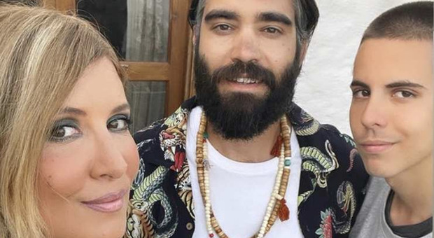 Selvaggia Lucarelli: «Mio figlio Leon mi ha detto di non voler più studiare. Per me è stato un grande dolore, ma gli ho fatto capire che doveva andare via di casa e lavorare»