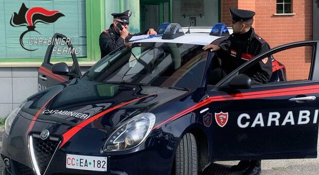 Fermo, un litigio condominiale finisce nel sangue: ferito al polso da una coltellata