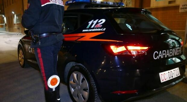 Napoli, pestato e minacciato con la pistola per aver chiesto di rispettare la fila