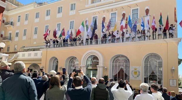 Capri, riparte la stagione turistica: alzabandiera al Grand Hotel Quisisana